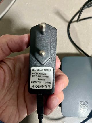 Raspberry Pi 3B + Carcasa Original + Cargador