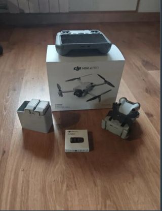 DJI Mini 4 Pro Fly More Combo (DJI RC 2) - praticamente nuovo, 2 ore di volo