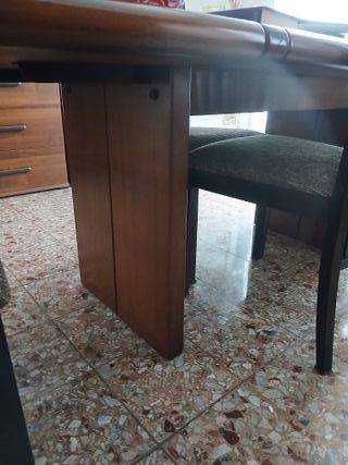 Tavolo da pranzo in legno marrone