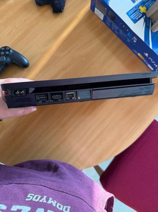 PS4 Slim 500GB Fortnite Edition + Mando
