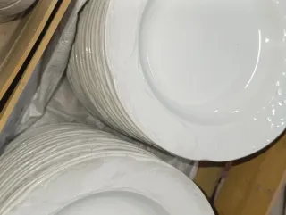 50 Platos Hondos de Porcelana