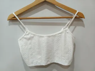 Top blanco de tirantes con encaje