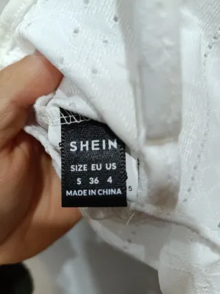 Top blanco de tirantes con encaje