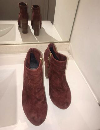 Botines gamuza burgundy tacón alto