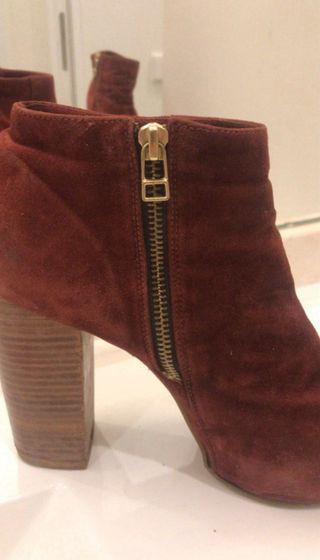 Botines gamuza burgundy tacón alto