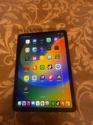 iPad Air 5ª Gen Azul Marino con funda