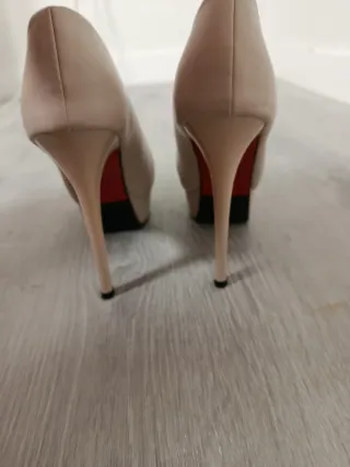 Zapatos de tacón beige talla 35