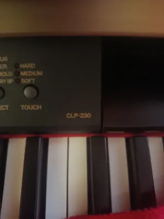 Piano Eléctrico Yamaha Clavinova CLP230 y banqueta