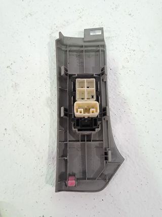 MANDO ELEVALUNAS DELANTERO DERECHO TOYOTA YARIS 598733
