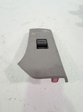 MANDO ELEVALUNAS DELANTERO DERECHO TOYOTA YARIS 598733