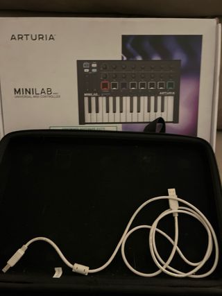 Arturia Minilab MkII Controlador MIDIk con Funda