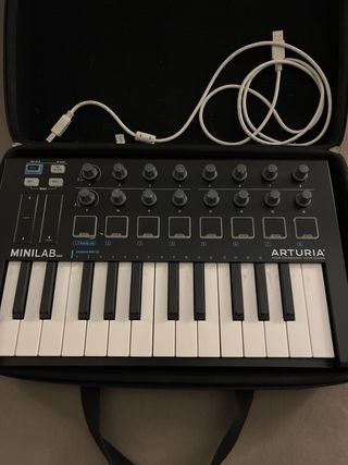 Arturia Minilab MkII Controlador MIDIk con Funda