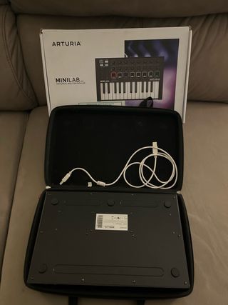 Arturia Minilab MkII Controlador MIDIk con Funda