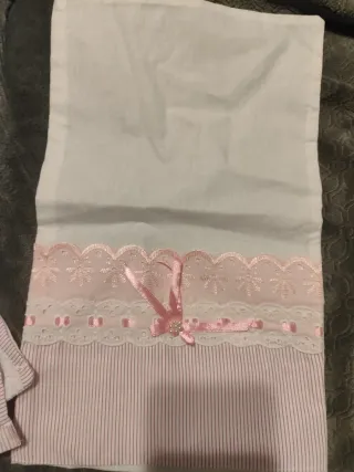 Conjunto sábanas y almohadón capazo cuna