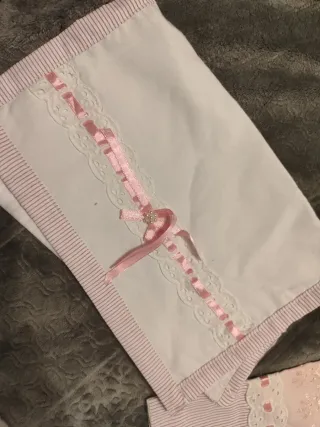 Conjunto sábanas y almohadón capazo cuna