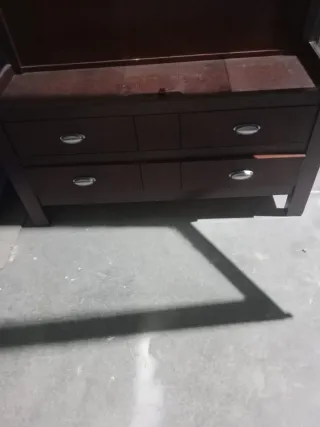 Vitrina de madera y cristal