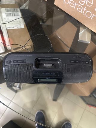 Radio JVC RA-PI con cargador