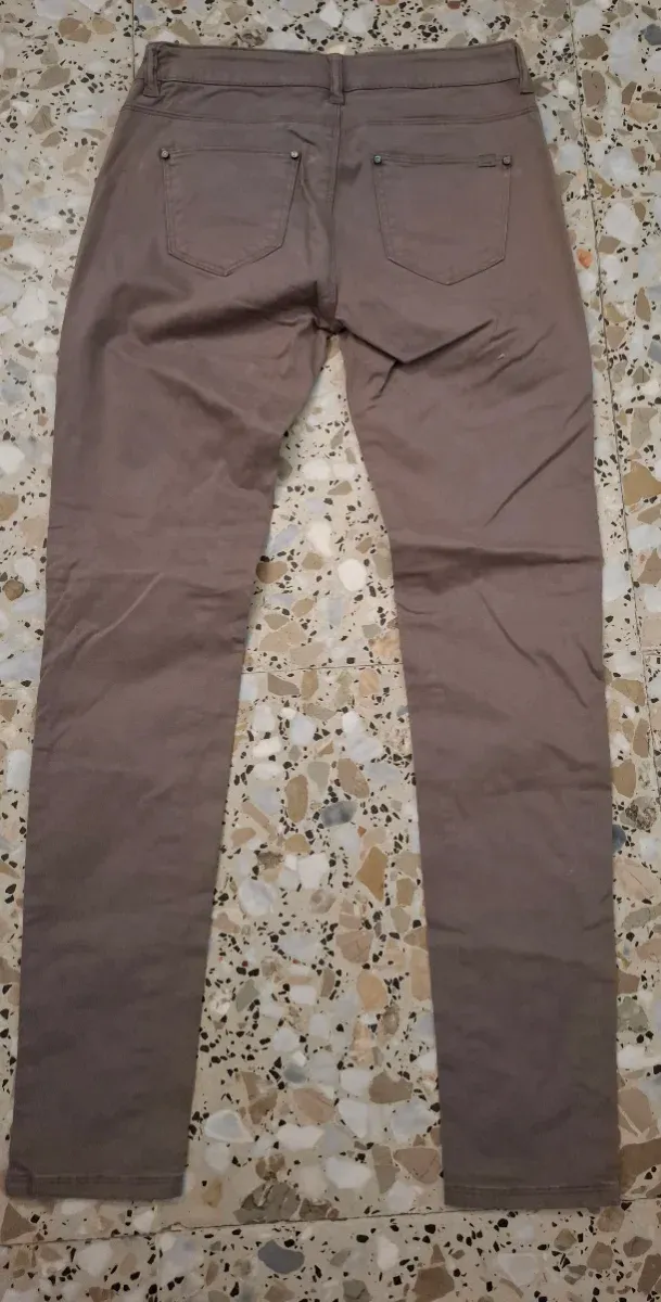 Pantalón beige talla 36