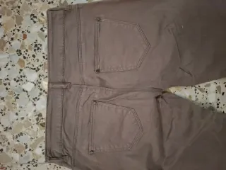 Pantalón beige talla 36