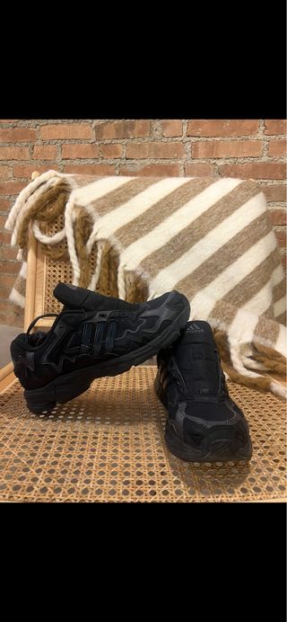 Zapatillas Adidas Talla 43 Negras BUD BUNNY RESP