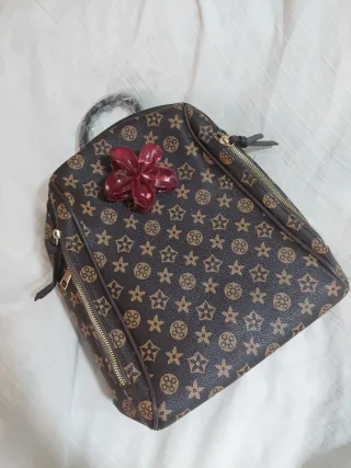Mochila marrón con estampado