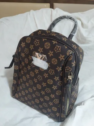 Mochila marrón con estampado