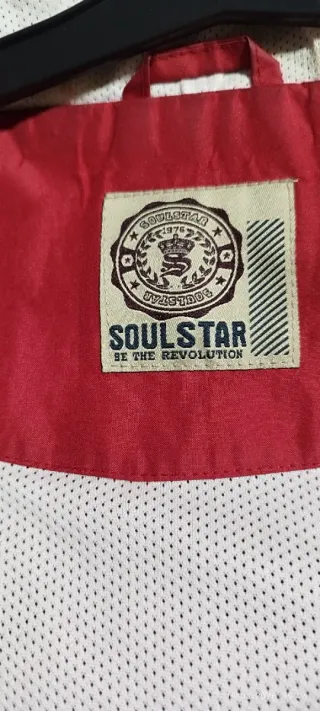 Chaqueta Cortavientos con Capucha Roja