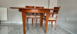 Mesa de comedor redonda de madera