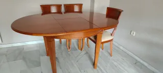 Mesa de comedor redonda de madera