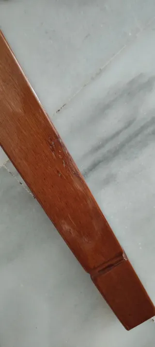 Mesa de comedor redonda de madera