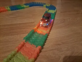 Pista de coches de juguete