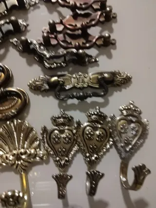 Lote tiradores y colgadores muebles