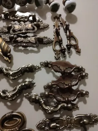 Lote tiradores y colgadores muebles