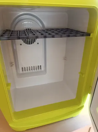 Nevera pequeña para medicinas o maquillaje