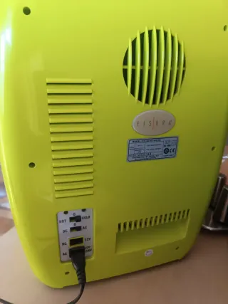 Nevera pequeña para medicinas o maquillaje