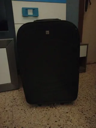 Maleta de viaje negra