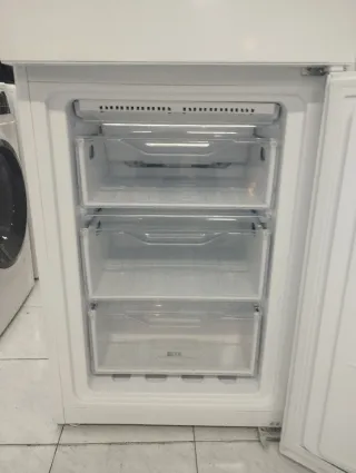 NEVERA MARCA INDESIT