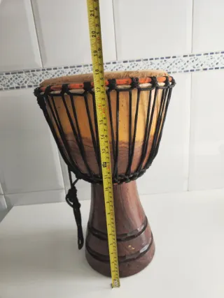 Timbal africano de madera