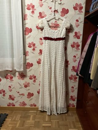 Vestido de Novia Blanco con Detalles Rojos