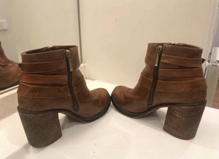 Botines de cuero marrón con tacón