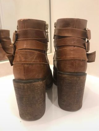 Botines de cuero marrón con tacón