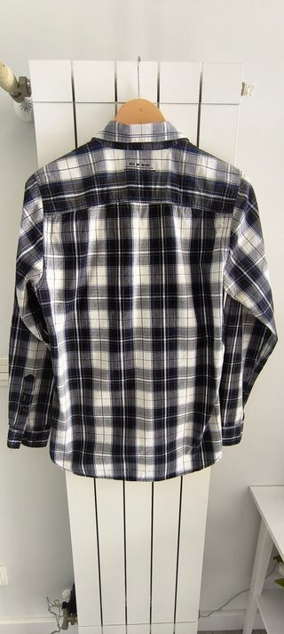 Camisa de cuadros azul y blanco