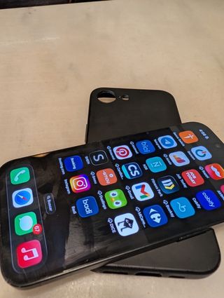 iPhone 16e 128GB Negro + Batería Inalámbrica