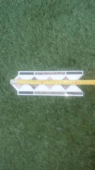 Cenefa geométrica marrón