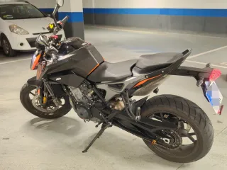 KTM 790 Duke 2024 Negra y Naranja