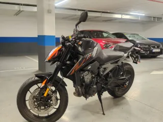 KTM 790 Duke 2024 Negra y Naranja
