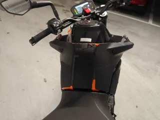 KTM 790 Duke 2024 Negra y Naranja