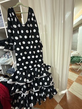 Traje de flamenca volantes lunares