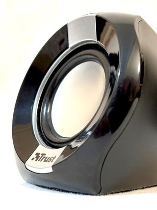 Altavoces Trust Compact 2.0