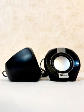 Altavoces Trust Compact 2.0